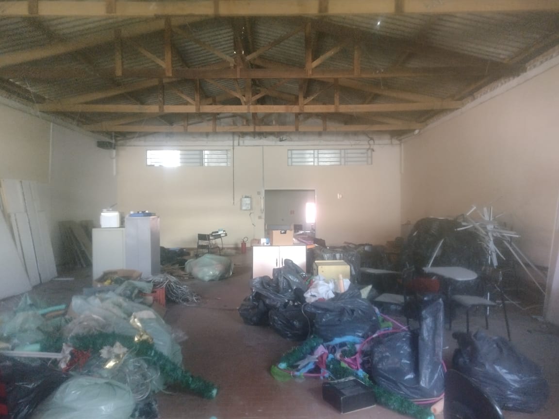 Ironias da transparência: quando um adesivo perfurado revela mais do que a Prefeitura de Tapiraí