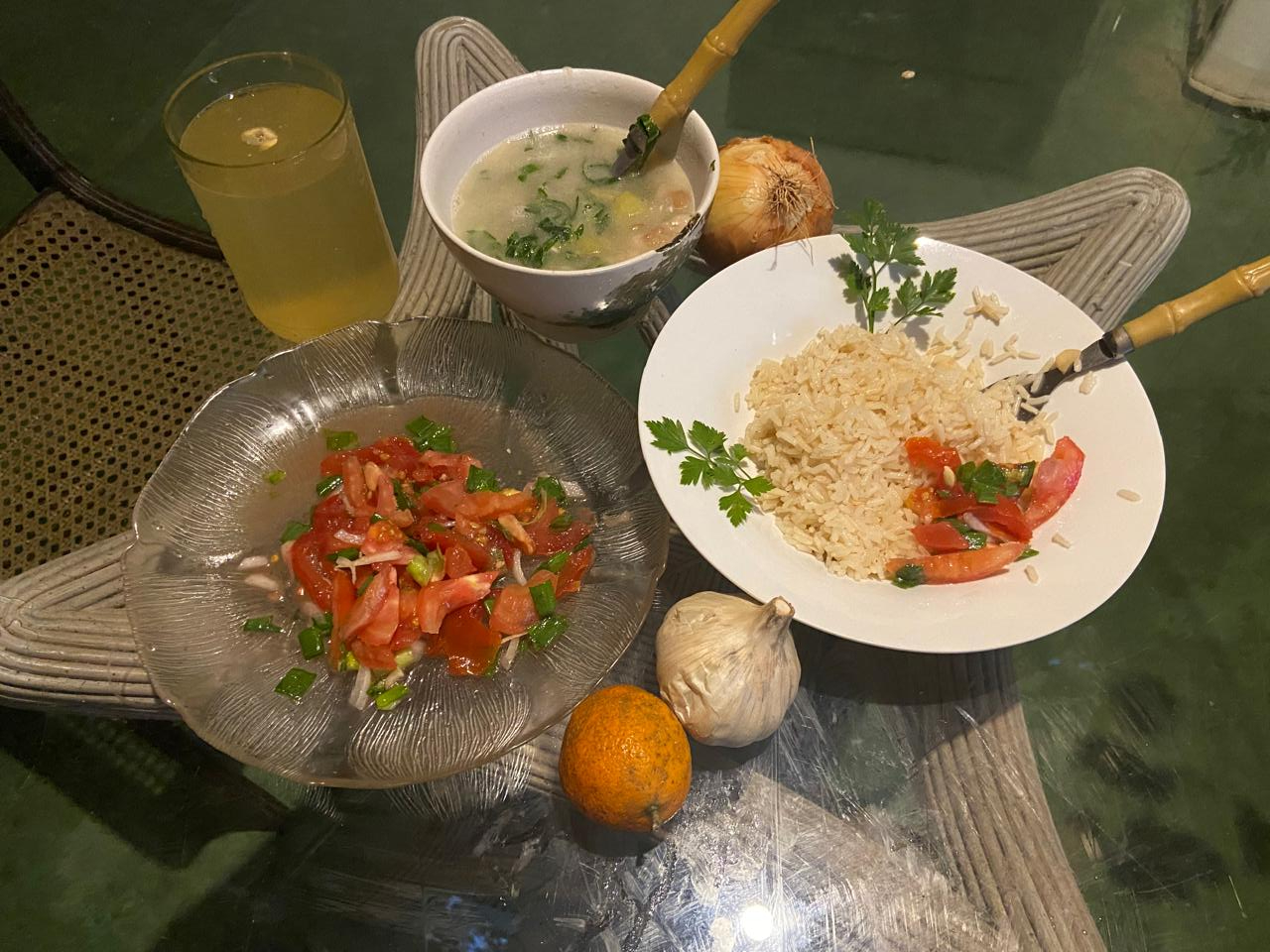 Culinária Afetiva de Tapiraí: Feijão Encorpado com Costelinha, Batata e Acompanhamentos Frescos